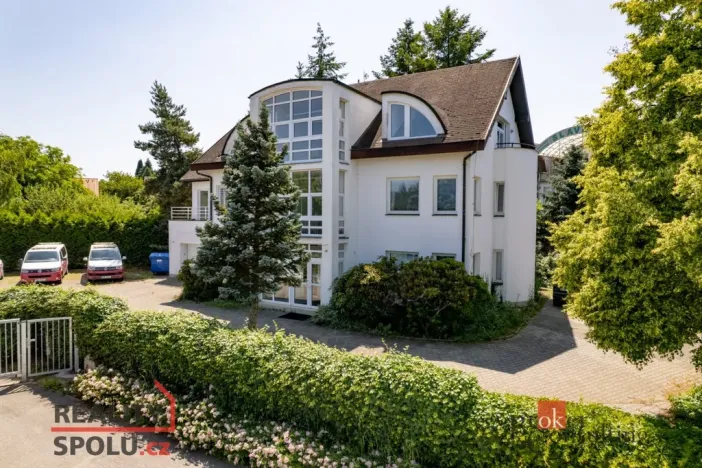 Pronájem rodinného domu, Průhonice, U Křížku, 447 m2