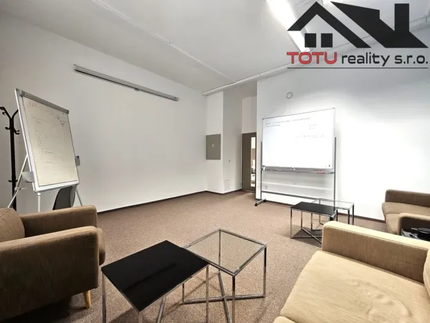 Pronájem obchodního prostoru, Chrudim, Palackého třída, 155 m2