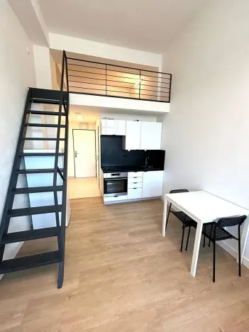 Pronájem bytu 1+kk, Praha - Vysočany, Poděbradská, 29 m2