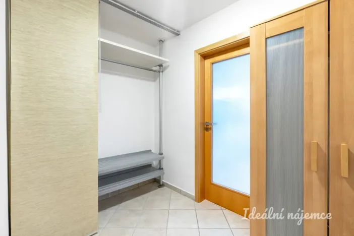 Pronájem bytu 1+kk, Praha - Vinohrady, Lucemburská, 40 m2