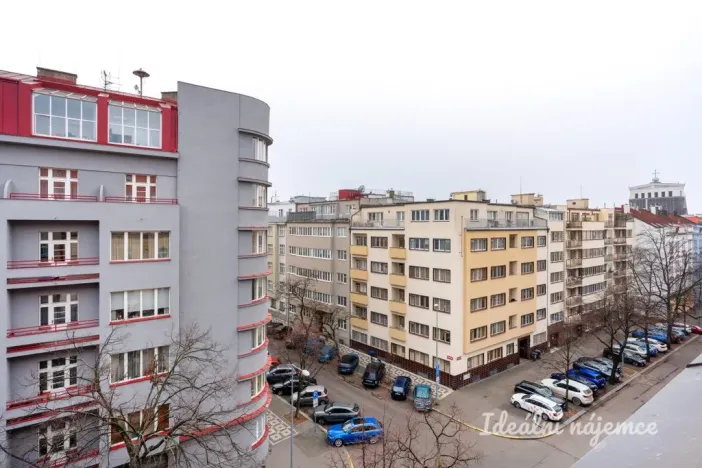 Pronájem bytu 1+kk, Praha - Vinohrady, Lucemburská, 40 m2
