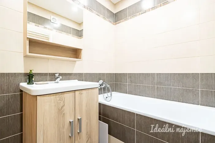 Pronájem bytu 3+1, Praha - Prosek, Litoměřická, 54 m2