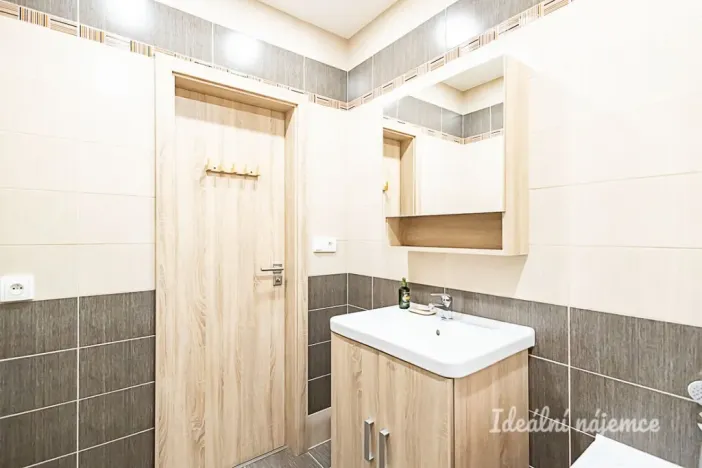 Pronájem bytu 3+1, Praha - Prosek, Litoměřická, 54 m2