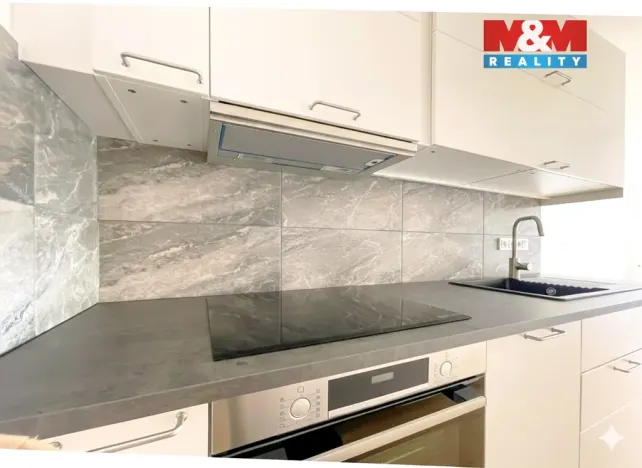 Pronájem bytu 2+kk, Praha - Kobylisy, Famfulíkova, 44 m2