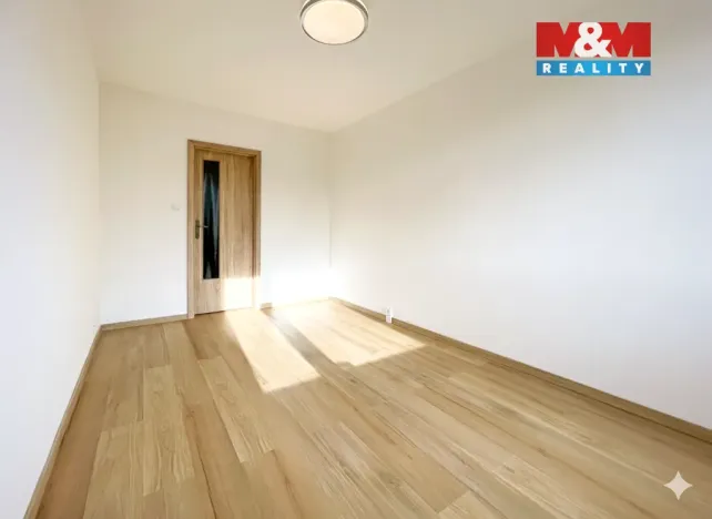 Pronájem bytu 2+kk, Praha - Kobylisy, Famfulíkova, 44 m2