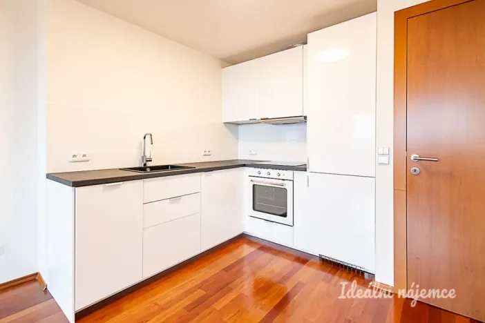 Pronájem bytu 2+kk, Praha, Podnádražní, 55 m2