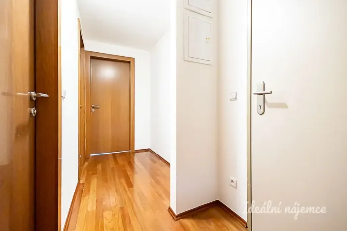 Pronájem bytu 2+kk, Praha, Podnádražní, 55 m2