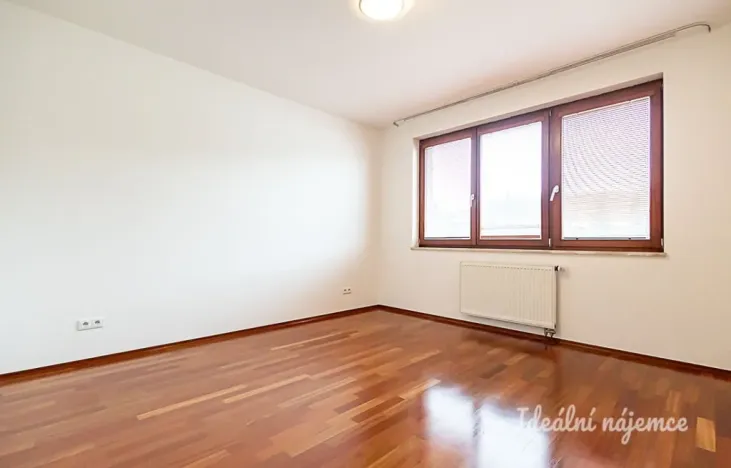 Pronájem bytu 2+kk, Praha, Podnádražní, 55 m2