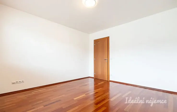 Pronájem bytu 2+kk, Praha, Podnádražní, 55 m2