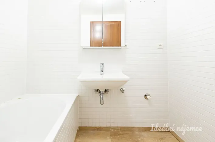 Pronájem bytu 2+kk, Praha, Podnádražní, 55 m2