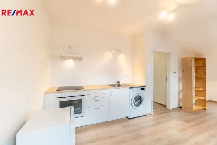 Pronájem bytu 1+kk, Roztoky, Lidická, 33 m2