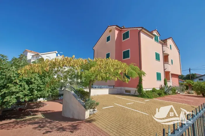 Prodej vícegeneračního domu, Vodice, Chorvatsko, 1230 m2