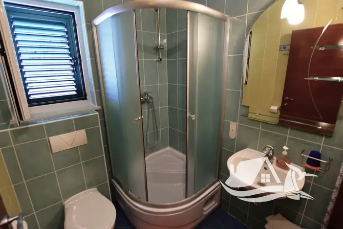 Prodej vícegeneračního domu, Vodice, Chorvatsko, 1230 m2