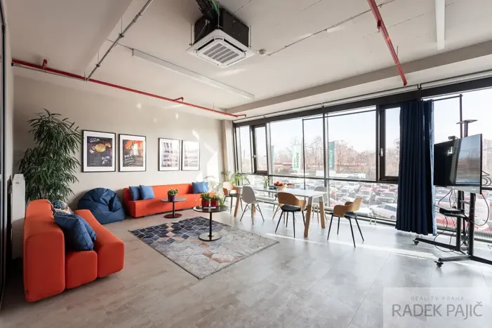 Prodej kanceláře, Brno, Pražákova, 211 m2