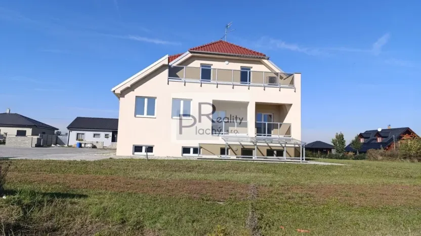 Prodej atypického bytu, Hevlín, 338 m2