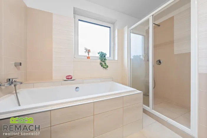 Prodej rodinného domu, Ostrožská Nová Ves, V uličce, 244 m2