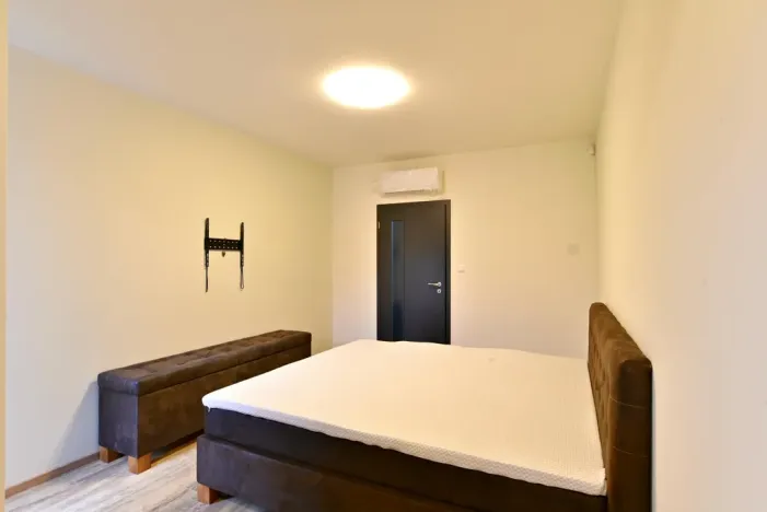 Pronájem bytu 3+kk, Praha - Petrovice, Dieselova, 80 m2