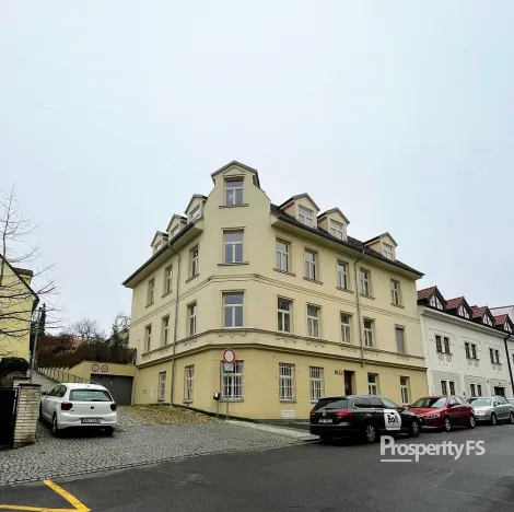 Pronájem bytu 1+kk, Praha - Břevnov, Šlikova, 31 m2