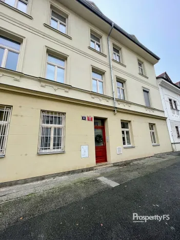 Pronájem bytu 1+kk, Praha - Břevnov, Šlikova, 31 m2