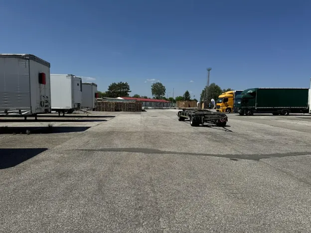 Pronájem komerčního pozemku, Holubice, 700 m2