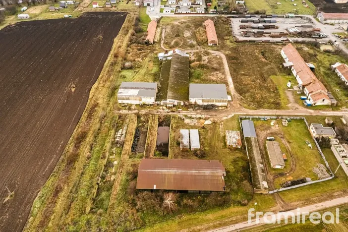 Prodej komerčního pozemku, Strachotín, 9422 m2