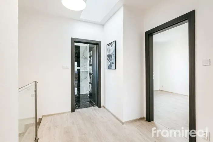 Prodej rodinného domu, Holubice, 179 m2