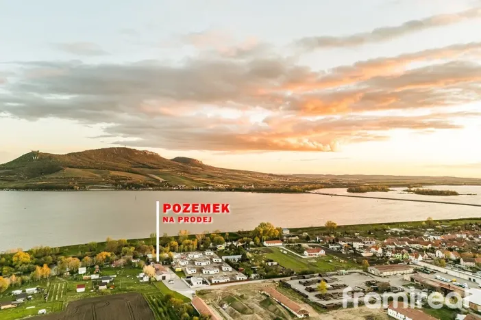 Prodej komerčního pozemku, Strachotín, 2851 m2