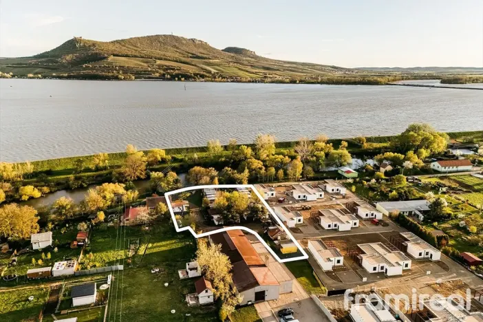 Prodej komerčního pozemku, Strachotín, 2851 m2