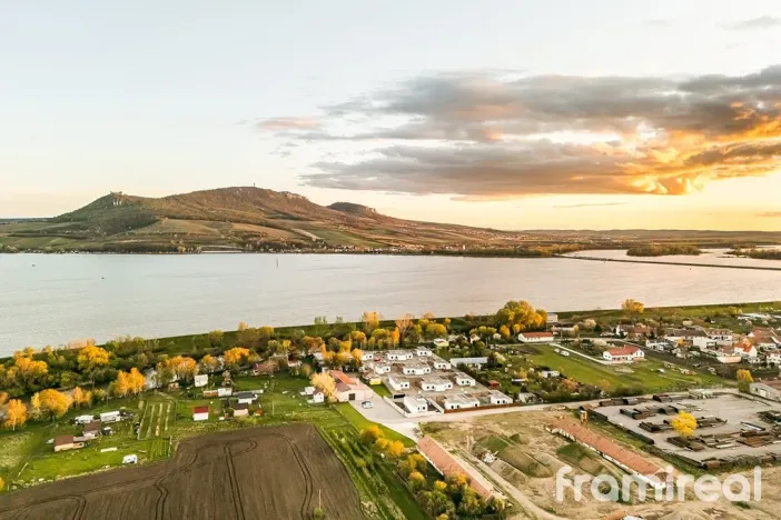 Prodej komerčního pozemku, Strachotín, 2851 m2