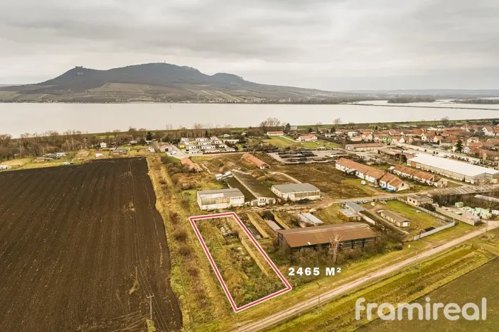 Prodej komerčního pozemku, Strachotín, 2465 m2