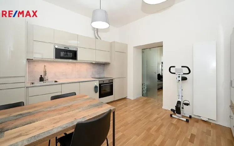 Pronájem bytu 1+1, Praha - Smíchov, Pivovarská, 56 m2