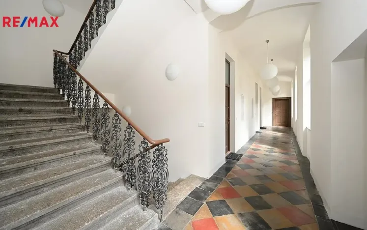 Pronájem bytu 1+1, Praha - Smíchov, Pivovarská, 56 m2