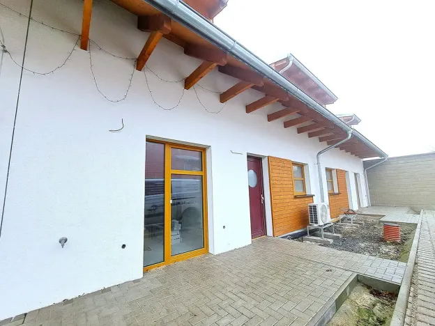 Prodej bytu 4+kk, Stochov, náměstí u dubu, 96 m2
