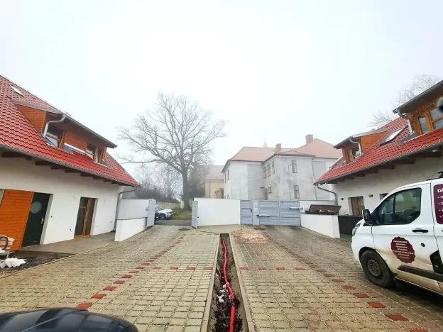 Prodej bytu 4+kk, Stochov, náměstí u dubu, 96 m2