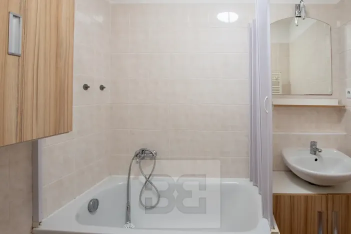 Pronájem bytu 2+kk, Praha - Troja, Hnězdenská, 52 m2