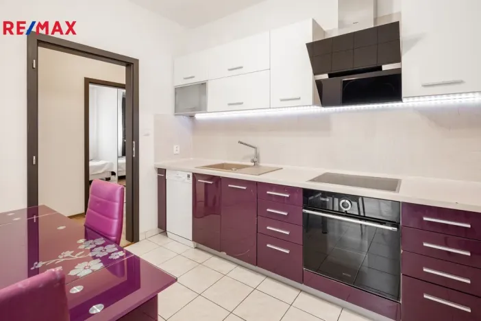 Pronájem bytu 3+1, Karlovy Vary - Doubí, Spálená, 83 m2