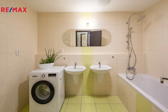 Pronájem bytu 3+1, Karlovy Vary - Doubí, Spálená, 83 m2