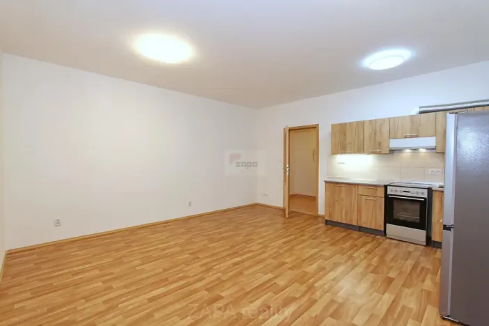 Pronájem bytu 1+kk, Praha - Kamýk, Mariánská, 31 m2