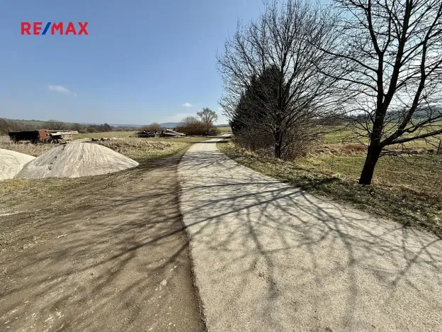 Prodej zemědělského objektu, Spálené Poříčí, 164000 m2