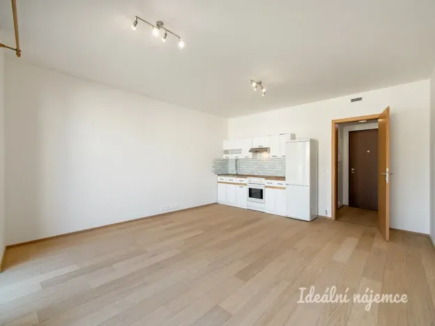 Pronájem bytu 1+kk, Praha - Modřany, Vrátnická, 38 m2