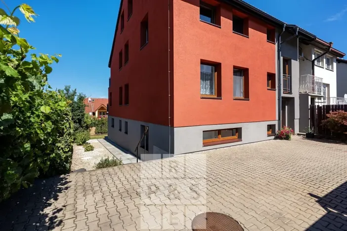 Prodej vícegeneračního domu, Praha - Štěrboholy, Pod areálem, 333 m2