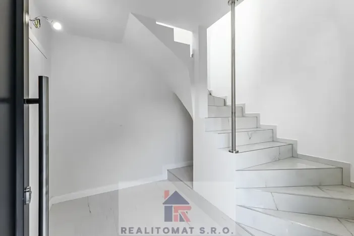 Prodej vily, Praha - Komořany, Pod lesem, 770 m2