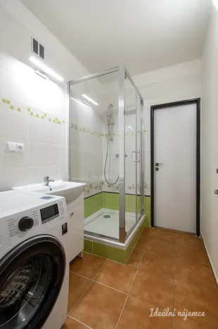 Pronájem bytu 3+1, Praha - Kobylisy, Taussigova, 67 m2