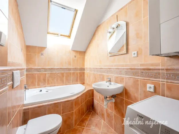 Pronájem bytu 4+kk, Praha - Satalice, Kemrova, 141 m2