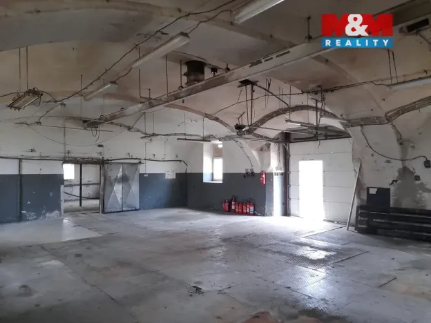 Pronájem skladu, Lešná, 379 m2