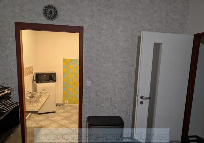 Pronájem bytu 2+kk, Praha - Kobylisy, Burešova, 45 m2