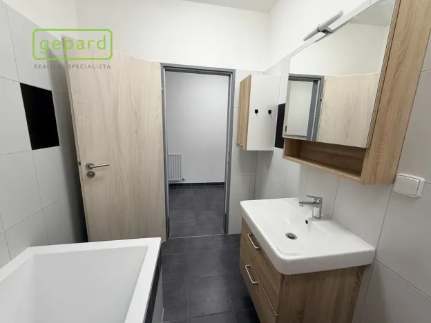 Pronájem bytu 1+1, Sokolov, Křížová, 61 m2