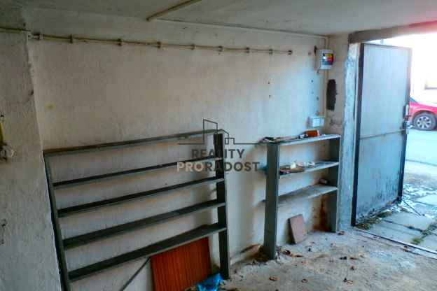 Pronájem garáže, Znojmo, Palliardiho, 19 m2