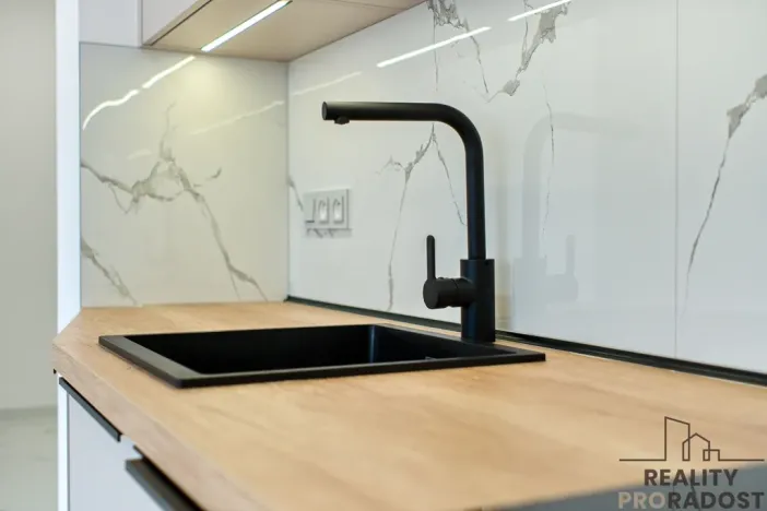 Pronájem bytu 2+kk, Ostrava - Poruba, Vietnamská, 41 m2