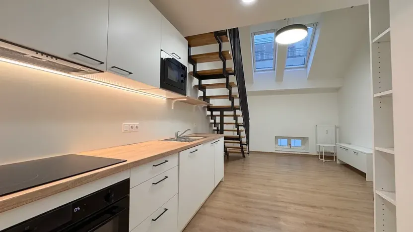 Pronájem bytu 1+kk, Brno, Poštovská, 46 m2